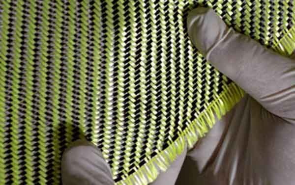 Композит, созданный на основе кевларового волокна и углеродного волокна (карбона). Облегчённый, удобный материал и при этом обладающий уникальными свойствами прочности