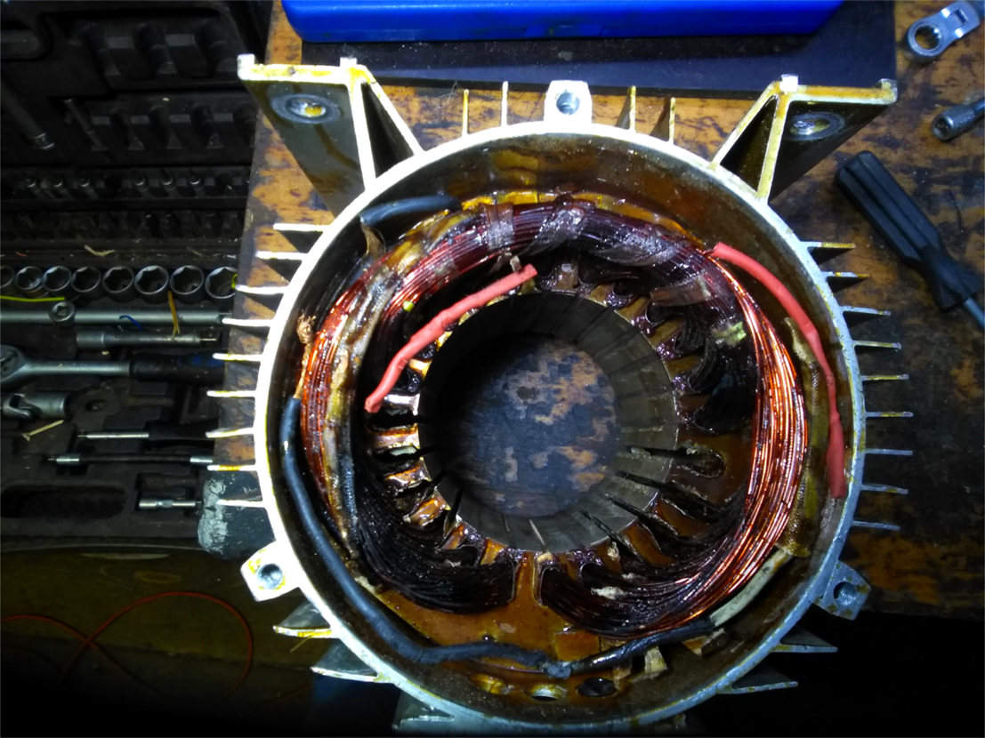 Сгоревшая обмотка двигателя. Этого нам, конечно, не надо!