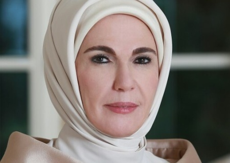    Супруга Эрдогана попросила Меланию Трамп обратить внимание на страдания и мучения детей в Газе