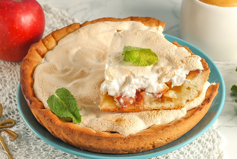 Хруст, кислинка и сладкая шапочка: пирог, который теперь мы готовим чаще всего