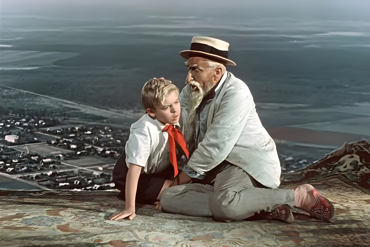 Кадр из фильма "Старик Хоттабыч" (1956). Режиссёр Геннадий Казанский.