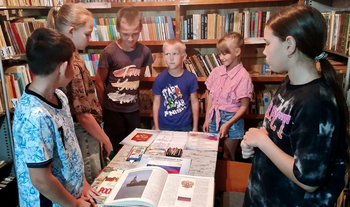 Знакомимся с историей флага России