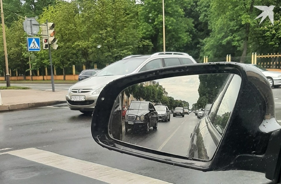    В ГАИ сказали, когда водителя нужно ездить с включенными фарами. Фото: архив «КП».