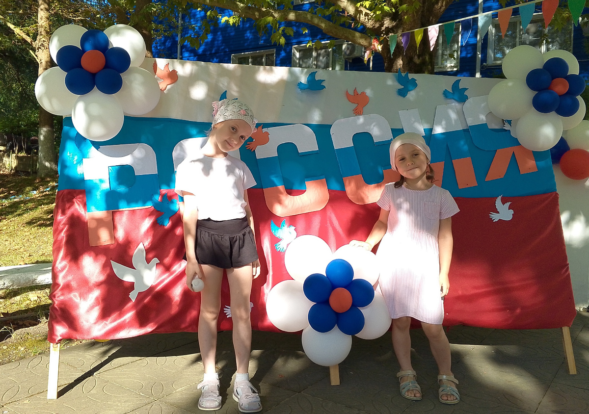  Флаг нас встретил прямо у входа в детский сад