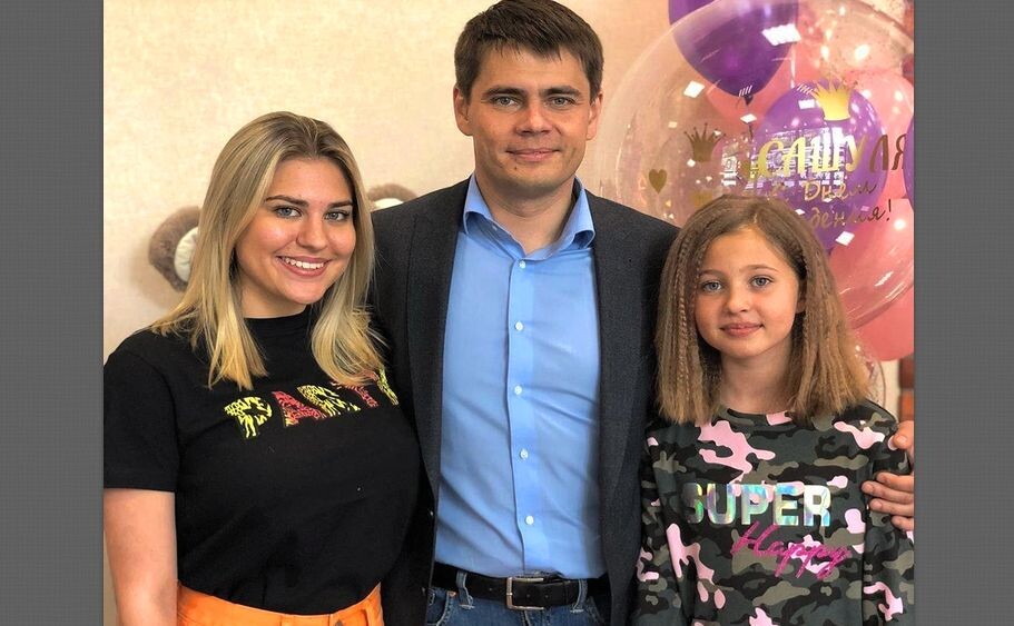 У Екатерины младшая сестра Саша. Разница между ними 10 лет, но у них хорошие отношения