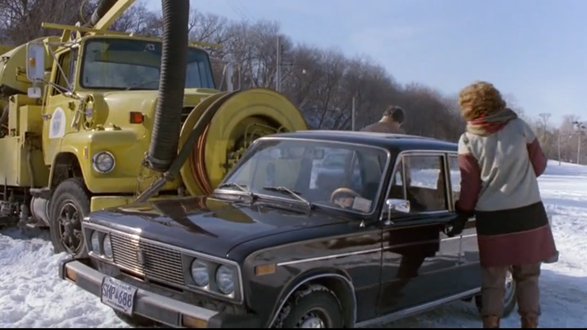 Кадр из фильма Deadly Eyes (1982)