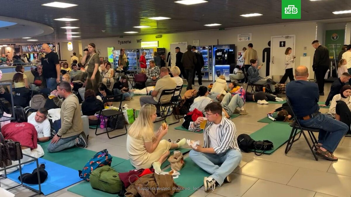   Сотни ждущих пассажиров: более 50 рейсов задержали в Пулково из-за ограничений