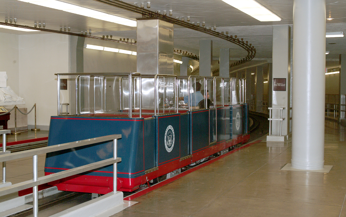 На станции Russel Senate Office Building