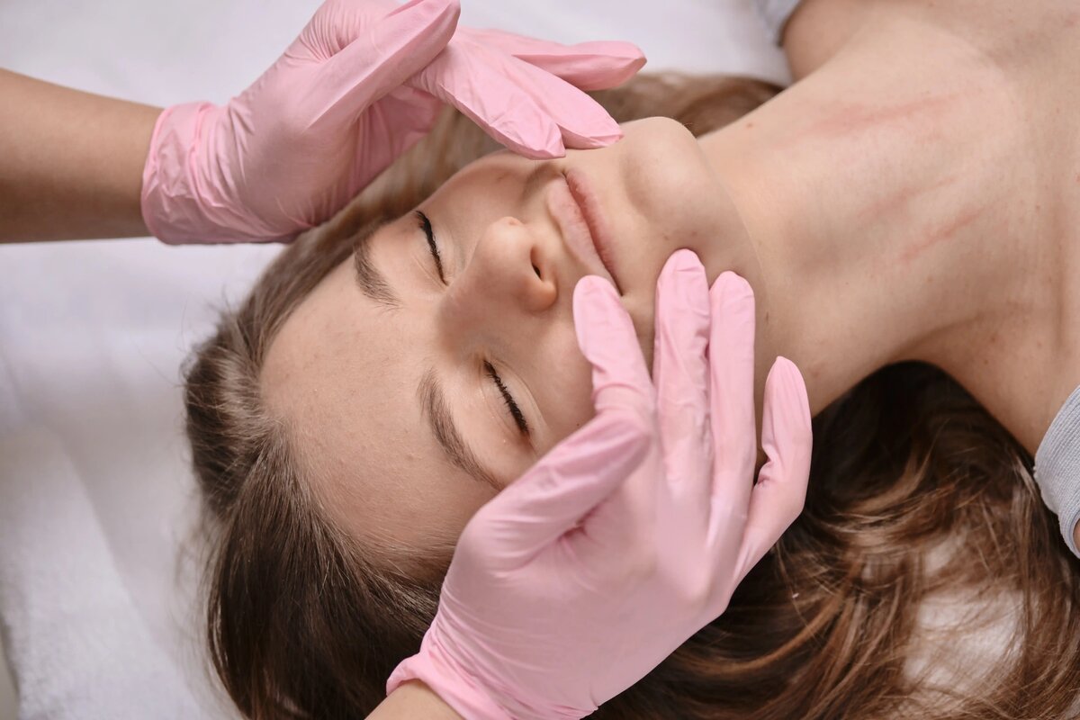 Ручной массаж лица в студии Laser ProLab