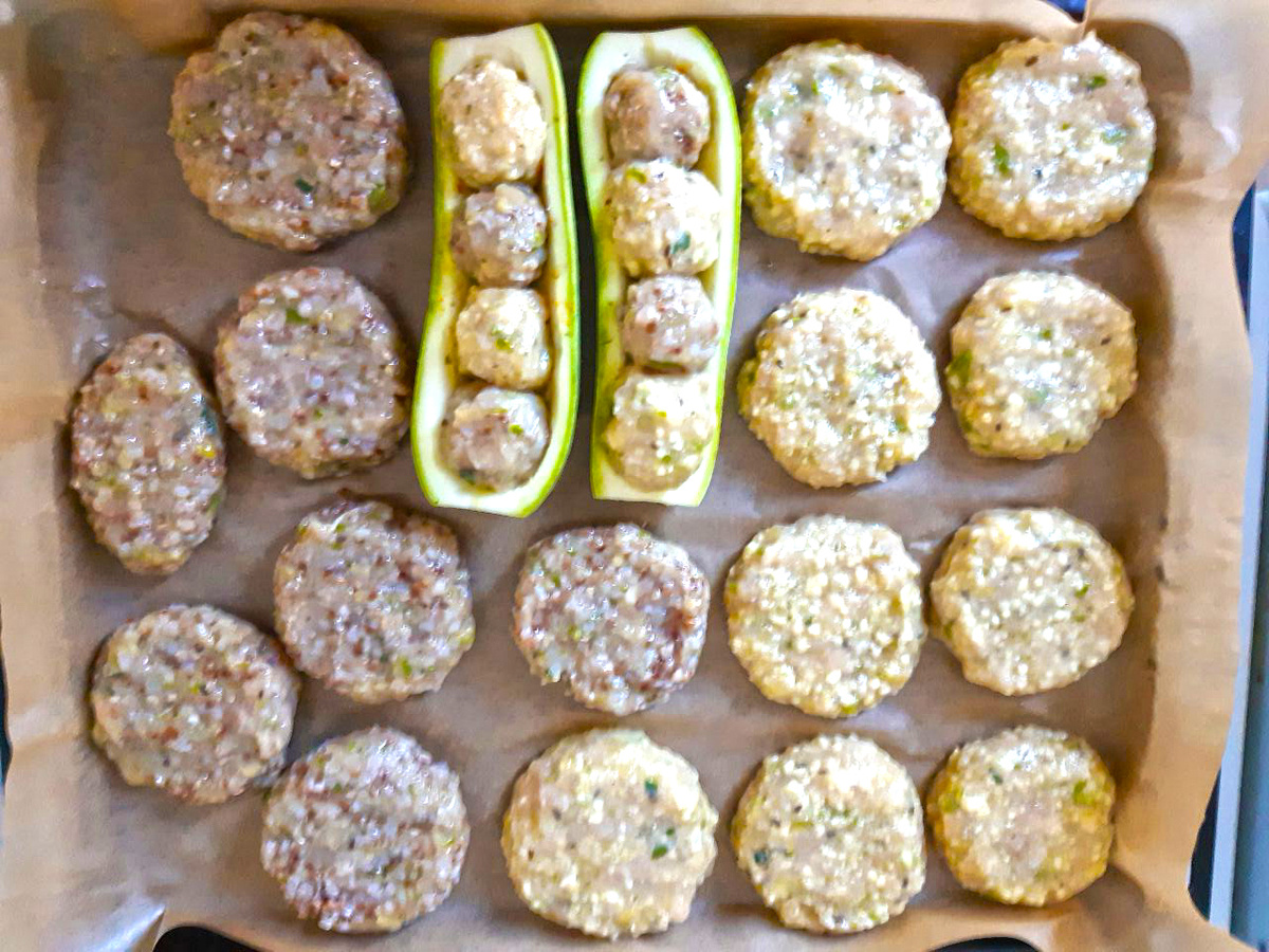 Из килограмма индейки получился противень котлет