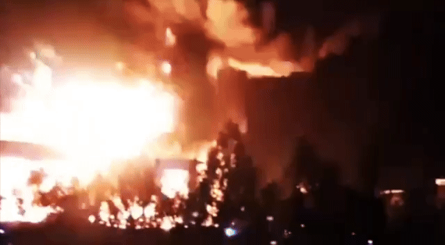    Разрушены все резервуары, их содержимое стало топливом для грандиозного факела. GIF с ТГ-канала Sashakots