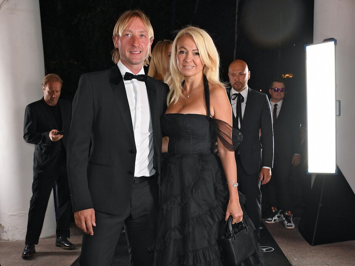    Фигурист Евгений Плющенко и продюсер Яна Рудковская© РИА Новости / Екатерина Чеснокова