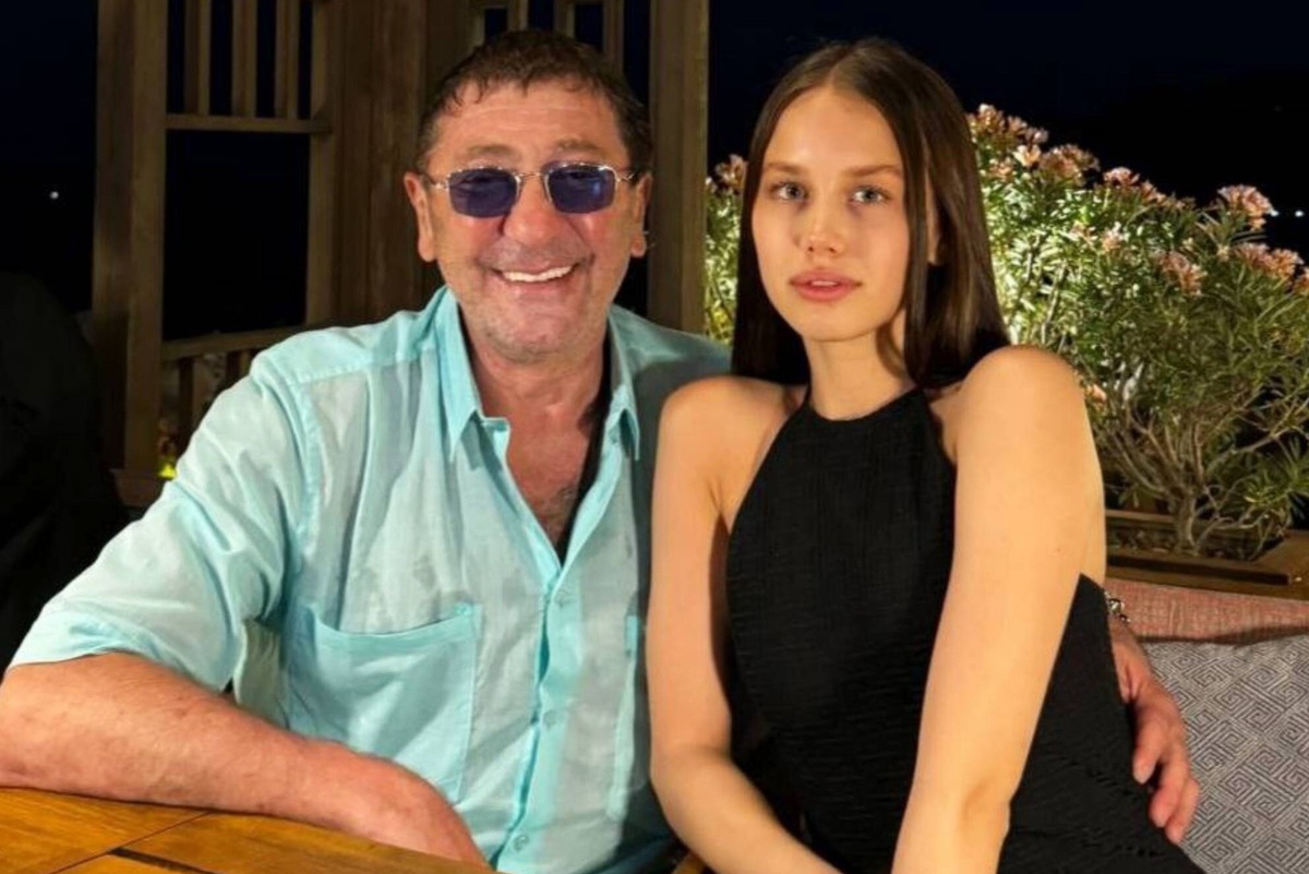     Невеста Григория Лепса впервые показала постельное фото с певцом, вызвав бурные эмоции блогеров