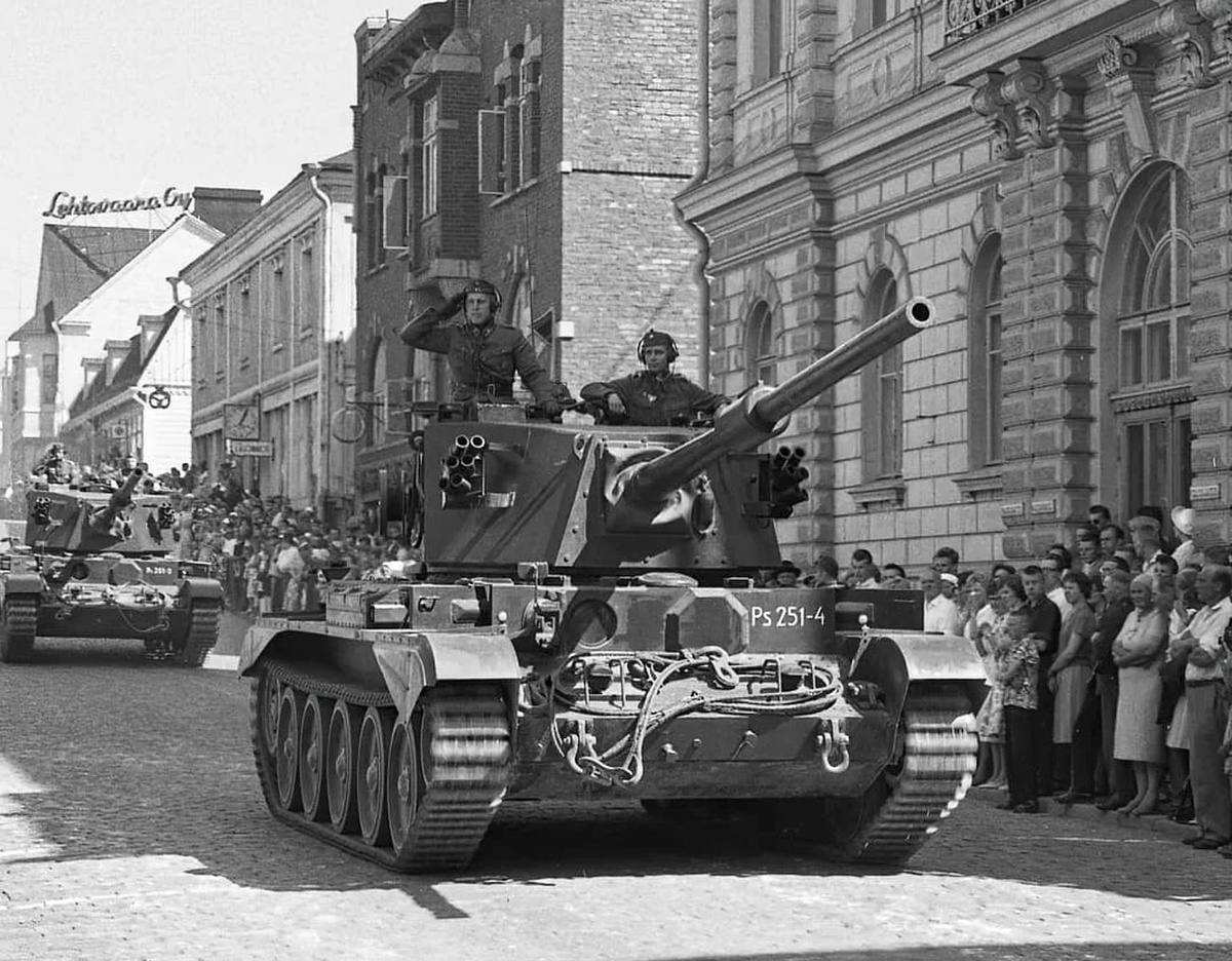 А так выглядели финские Charioteer в годы службы.