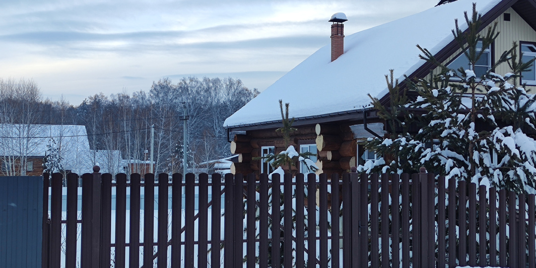 Почему по всем деревням начали за бесценок продавать дорогие дома: "Я построил его за 9 продаю за 4".