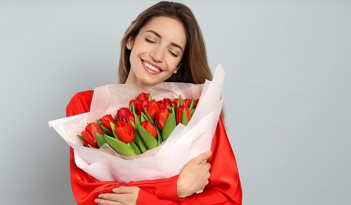    Россиянка лишилась 12 млн рублей после «подарка» с цветами