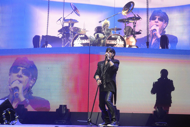    Город немцам понравился, и они еще не раз вернулись в Ледовый дворец (на фото — выступление группы в 2015 году).   
Фото: «БИЗНЕС Online»