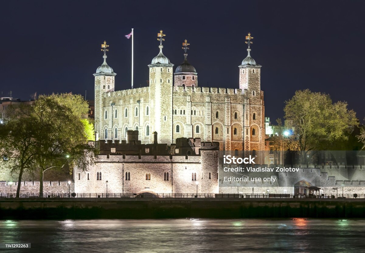Лондонский Тауэр. Автор фото указан на фото.