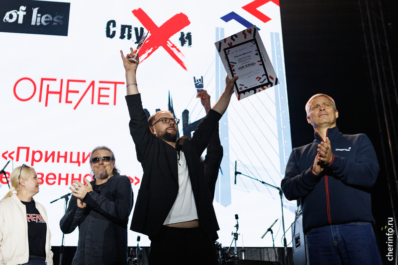    Исполнительница стала хедлайнером фестиваля "Рок на Шексне", который проходил в Череповце с 21 по 23 августа.