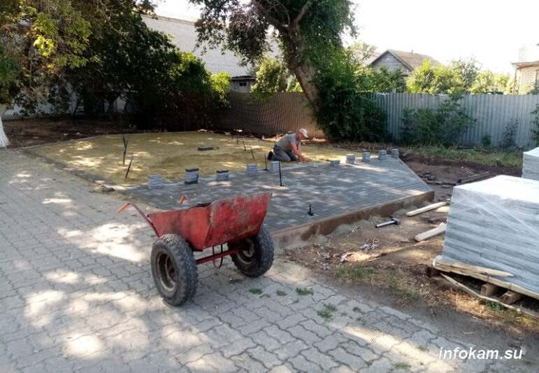    В Камышине приступили к созданию площадки под арт-объект «Самолет»