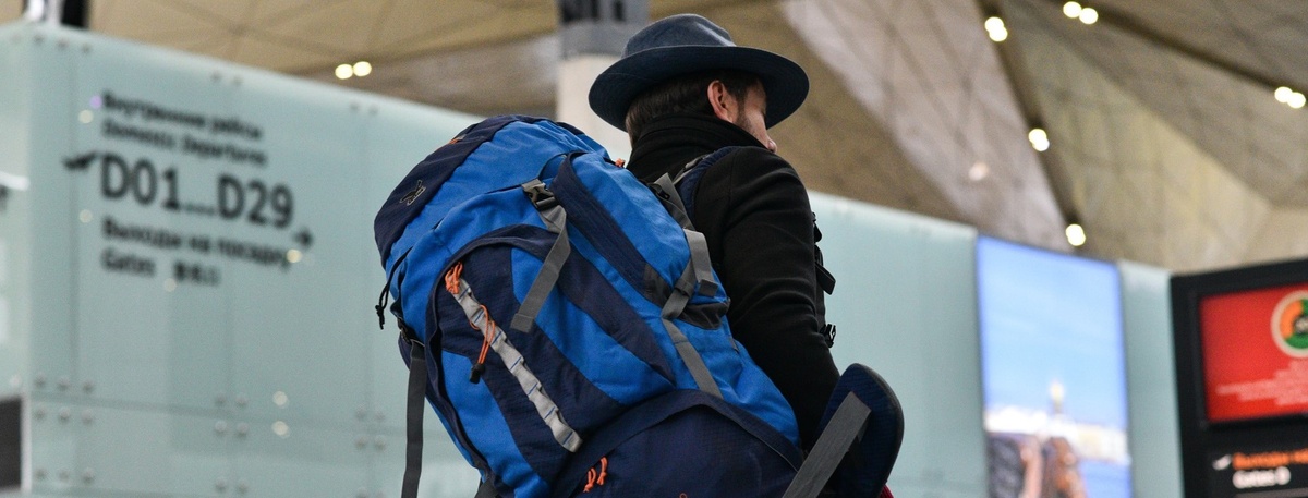    Пассажир аэропорта Пулково в Петербурге. Автор фото: Сергей Ермохин / "Деловой Петербург"