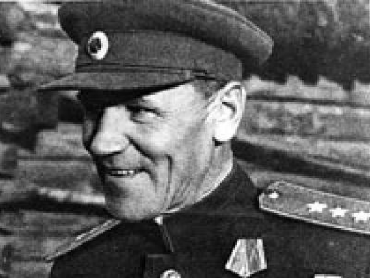 Горбатов Александр Васильевич — генерал армии (1955); командующий 3-й армией (1943—1945), командующий ВДВ (1950—1954). Герой Советского Союза (10.04.1945).