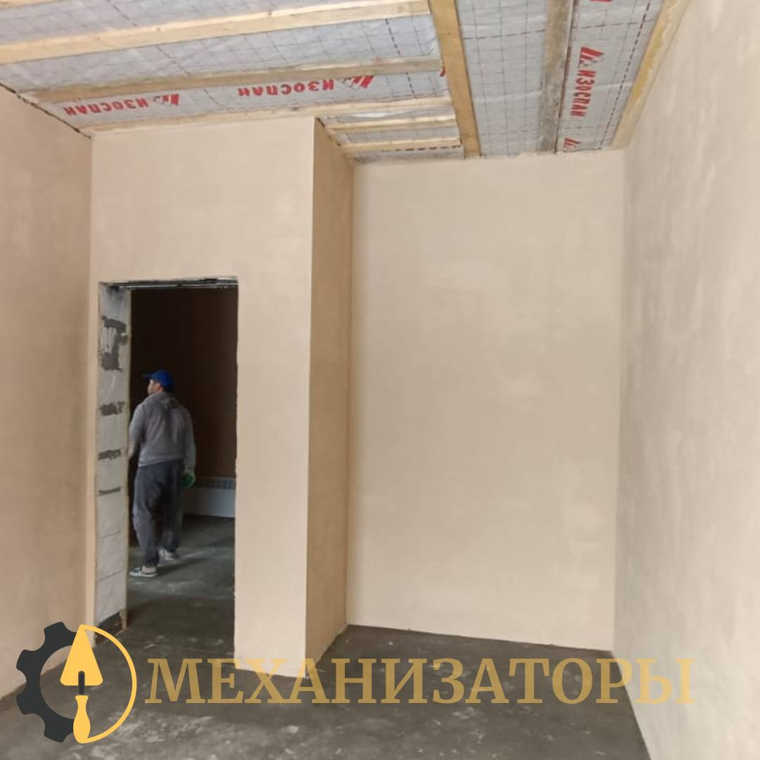 На фото: стены отделаны гипсовой штукатуркой механизированным способом