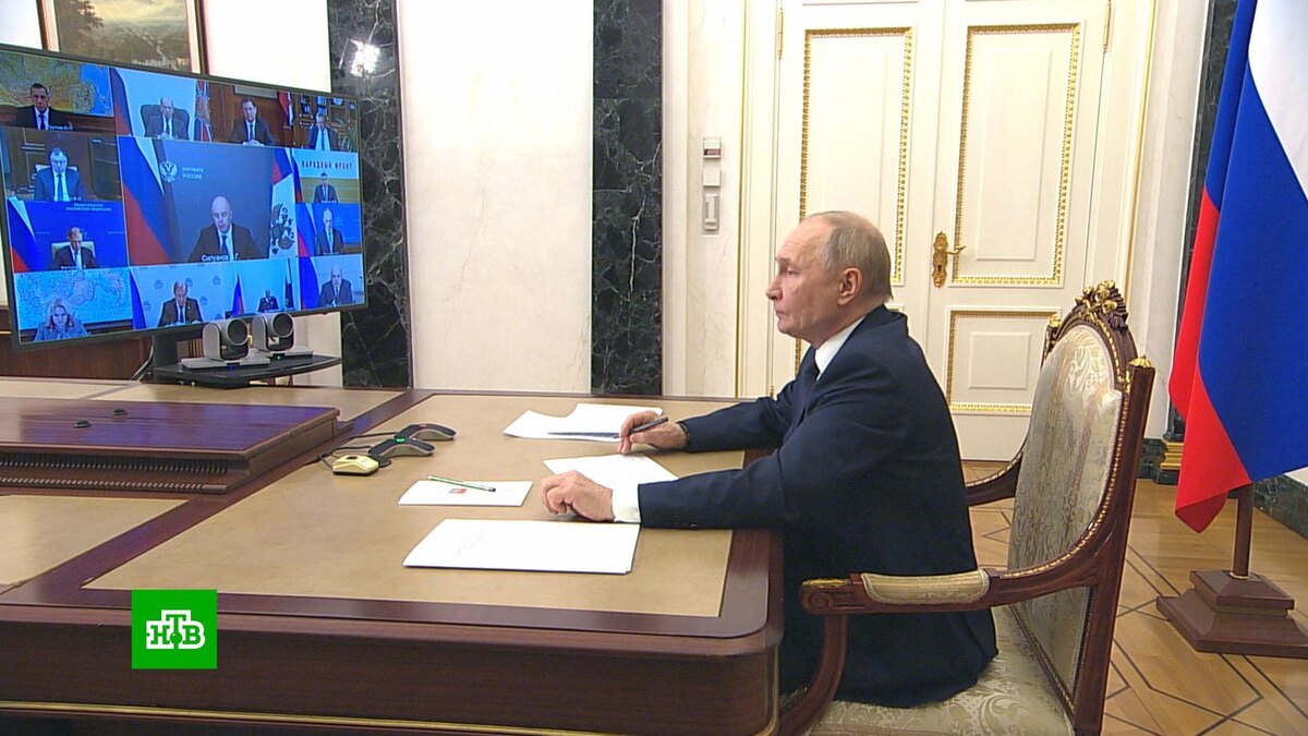    Путин поручил принять срочные меры для борьбы с мошенниками