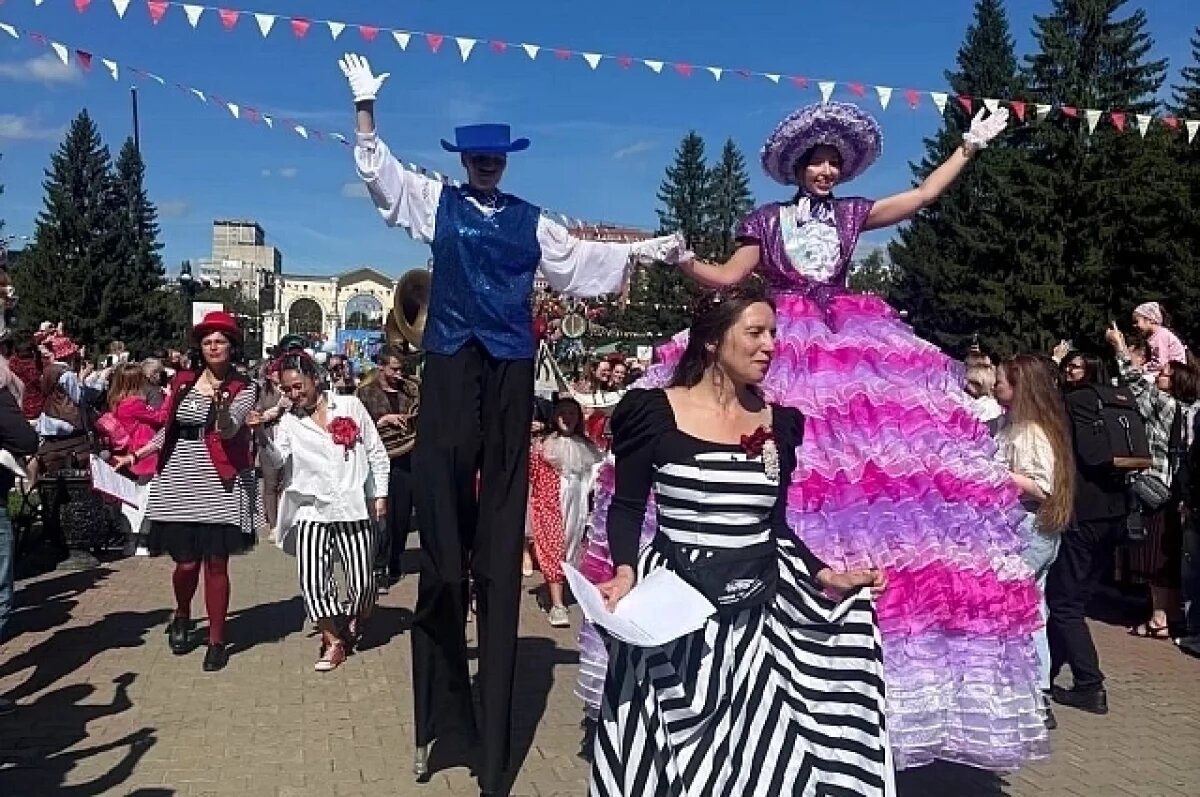    Десятый фестиваль уличных театров «Лица улиц» прошел в Екатеринбурге