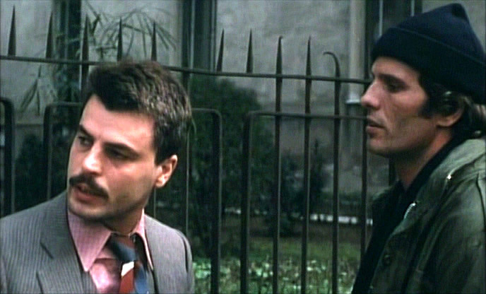 Два героя, две жизненные позиции. Из: Кадры – Человек на коленях. ru.kinorium.com