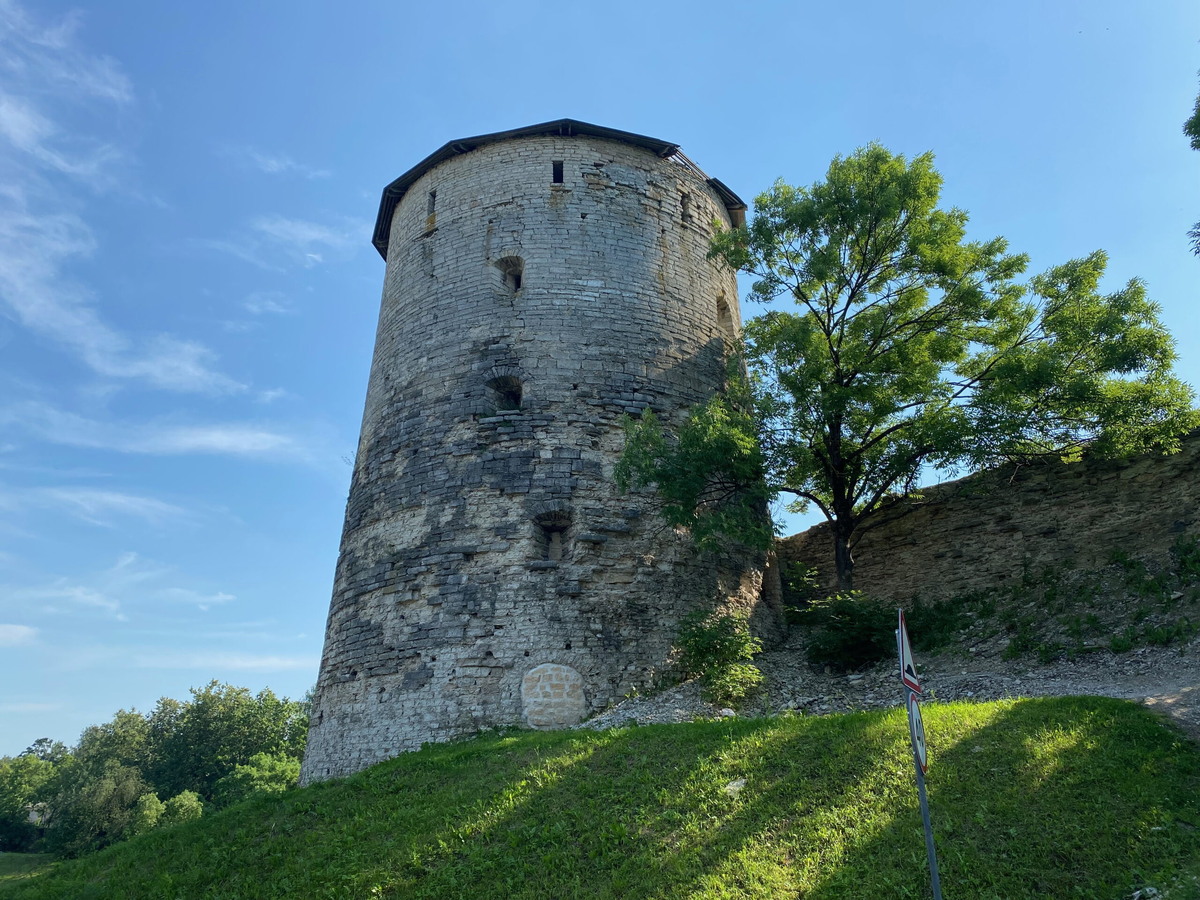 Гремячья башня в Пскове