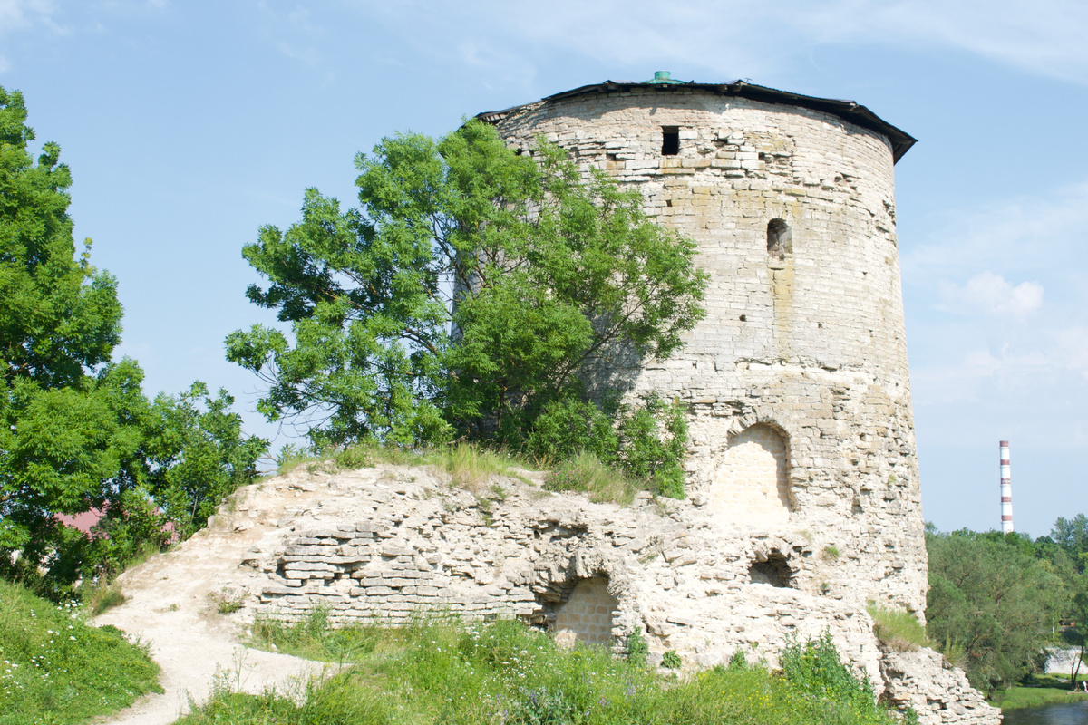 Гремячья башня в Пскове