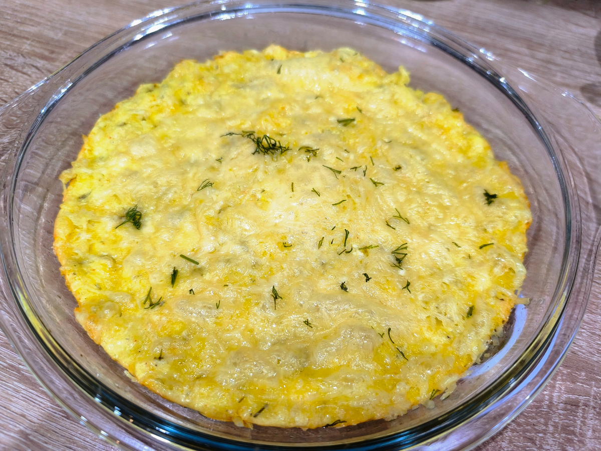 Творожная лепёшка с чесноком и сыром. 