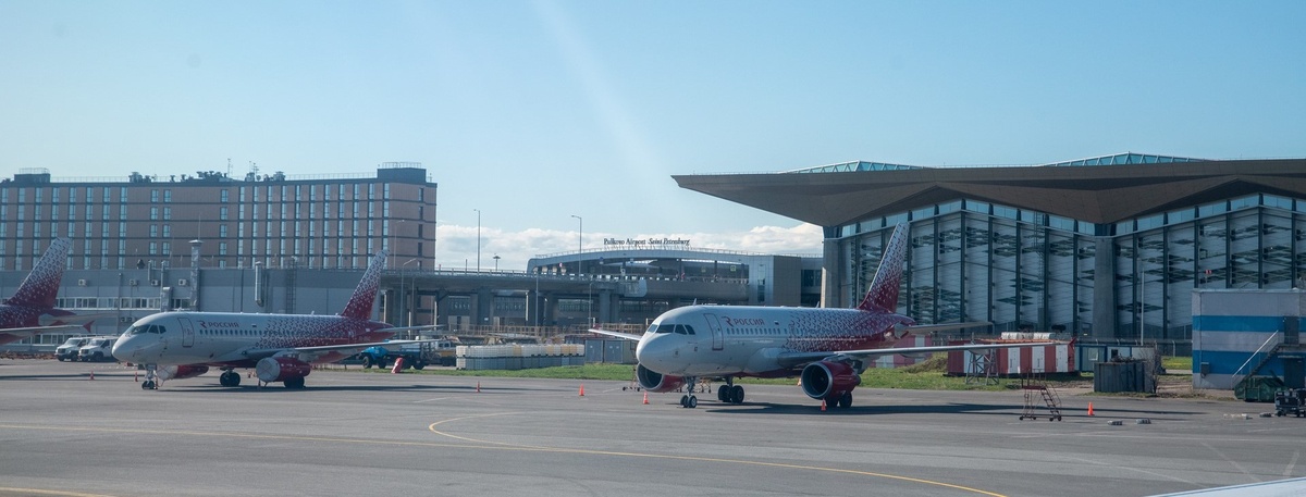   Самолёты на стоянке аэропорта Пулково в Петербурге, архивное фото для иллюстрации. Автор фото: Михаил Тихонов / "Деловой Петербург"