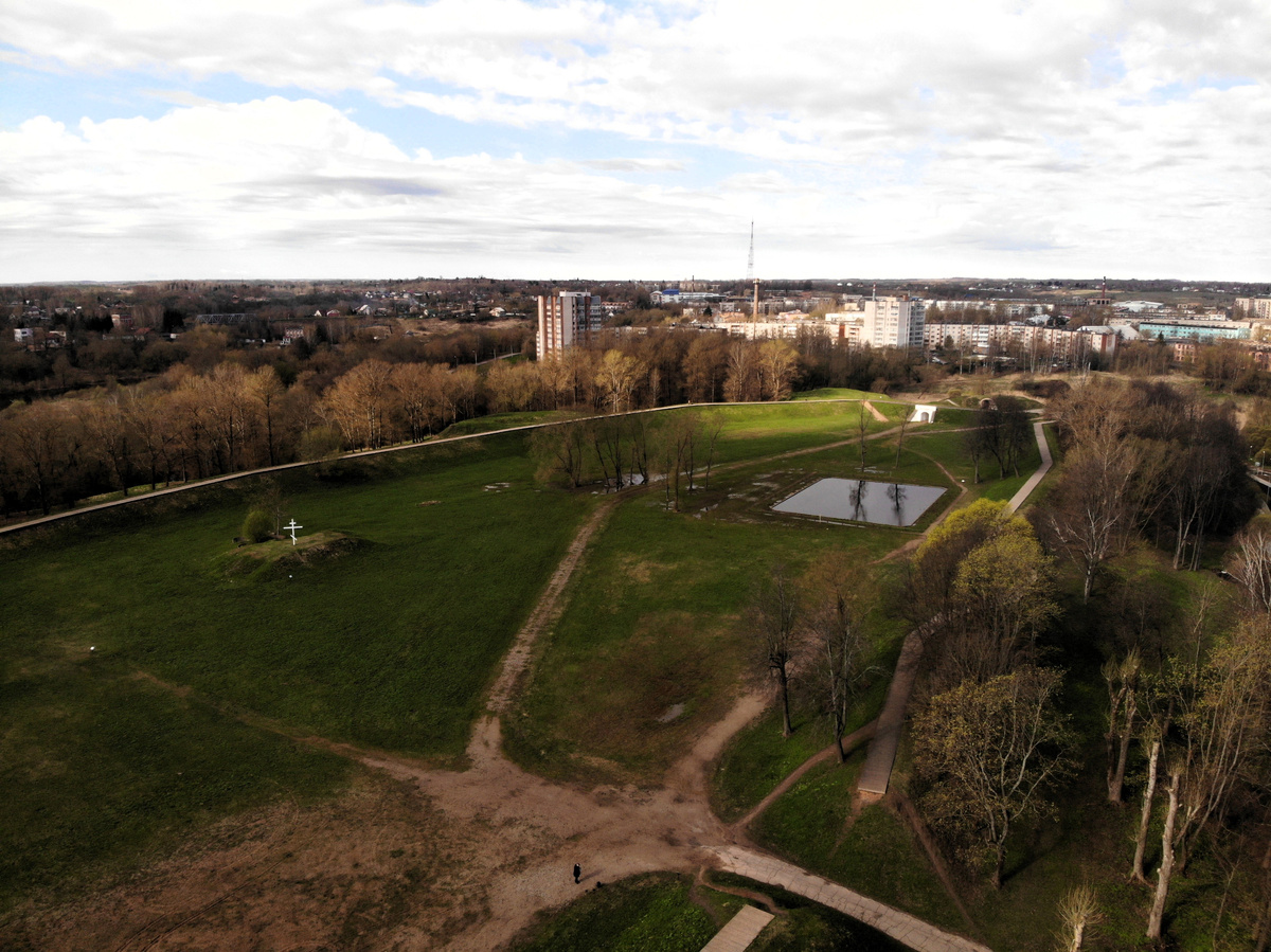 Валы крепости и комендантский пруд