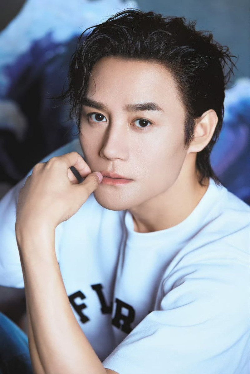 Актёр Ван Кай. Листайте галерею...