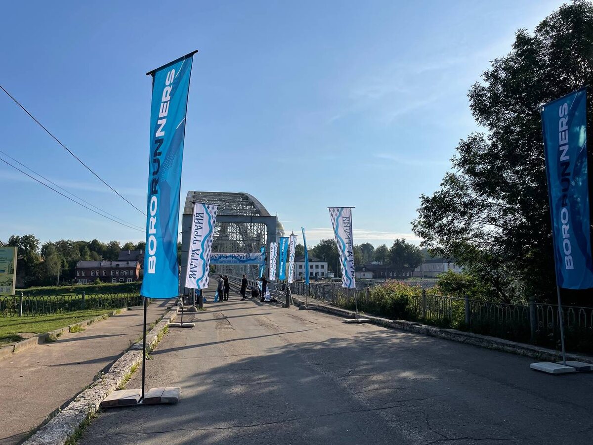 Утро в день старта. Установка стартово-финишной арки