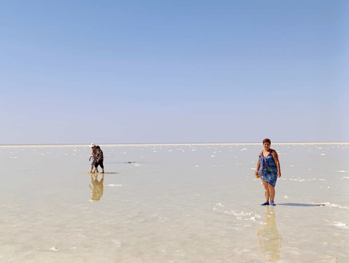 Вот такой желтоватый цвет имеет рапа - насыщенный солевой раствор