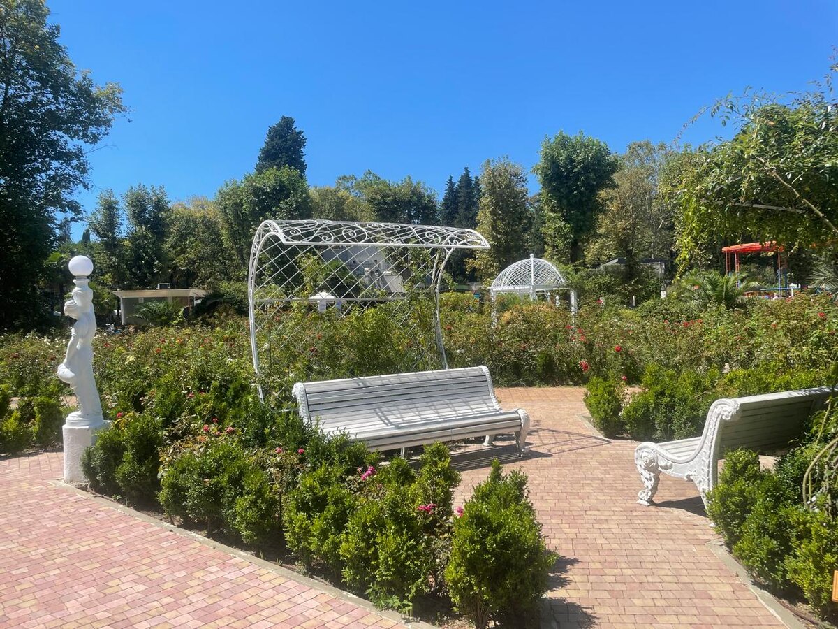 Личное фото автора . Территория парка "Ривьера"