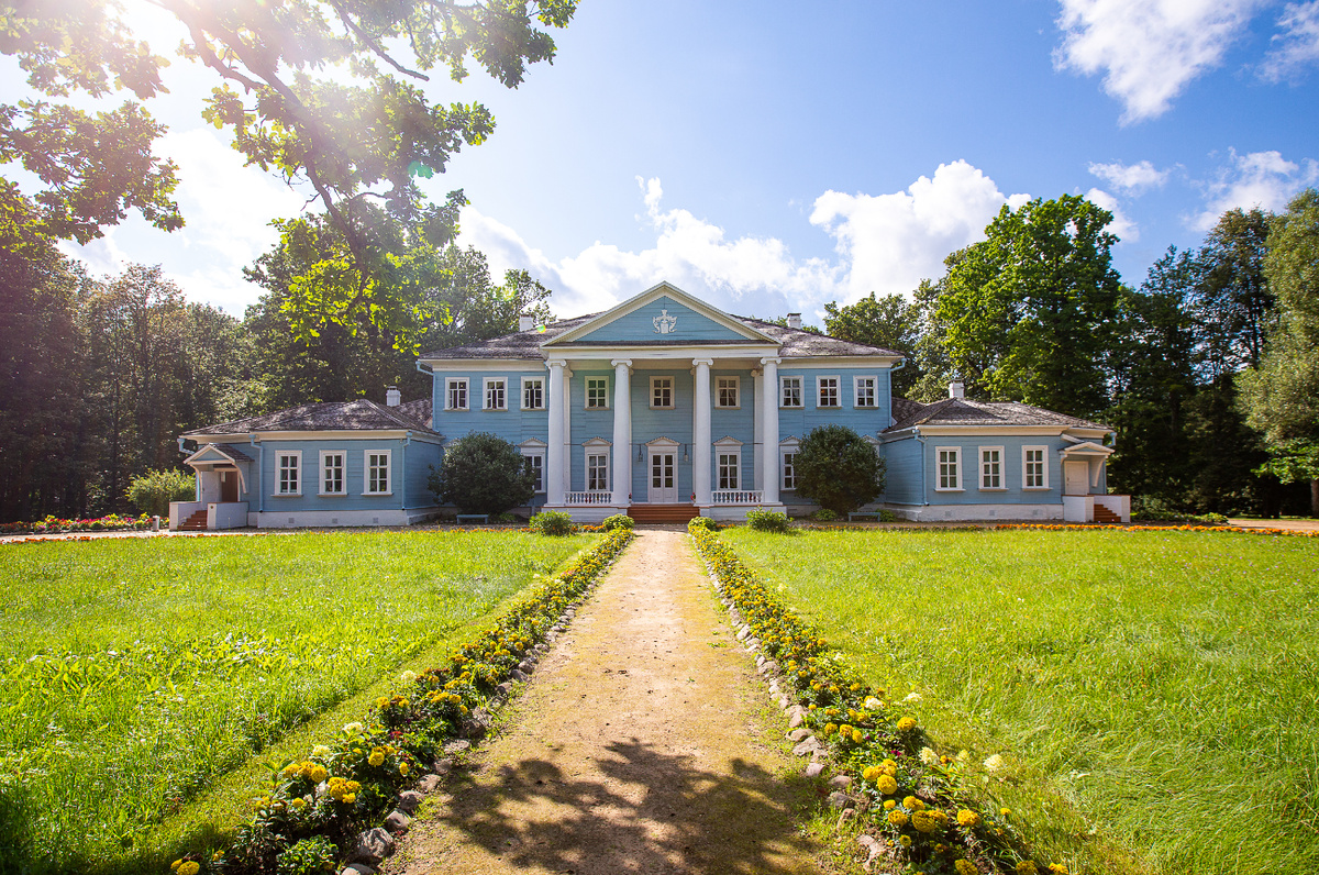 Новоспасское, музей-усадьба М.И. Глинки. Главный усадебный дом. Деревня Новоспасское, Ельнинский муниципальный округ, Смоленская область. Фото автора статьи 