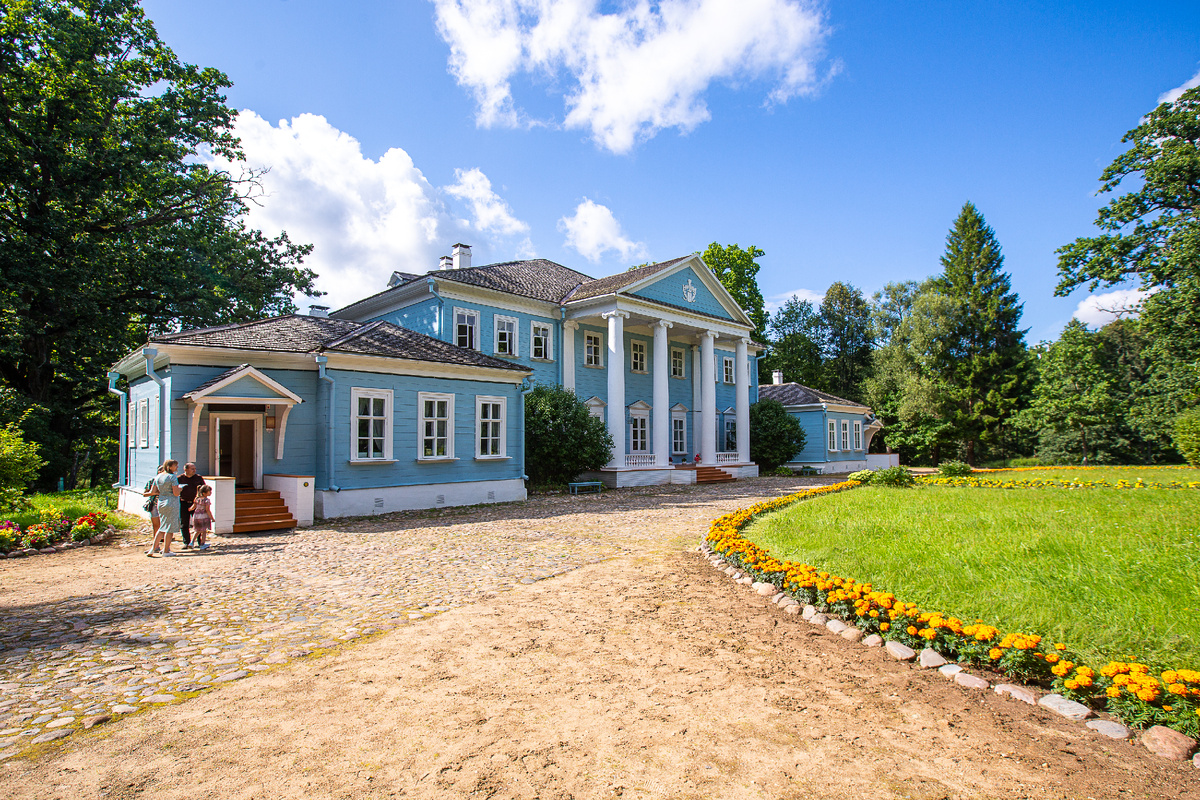 Новоспасское, музей-усадьба М.И. Глинки. Главный усадебный дом. Деревня Новоспасское, Ельнинский муниципальный округ, Смоленская область. Фото автора статьи 