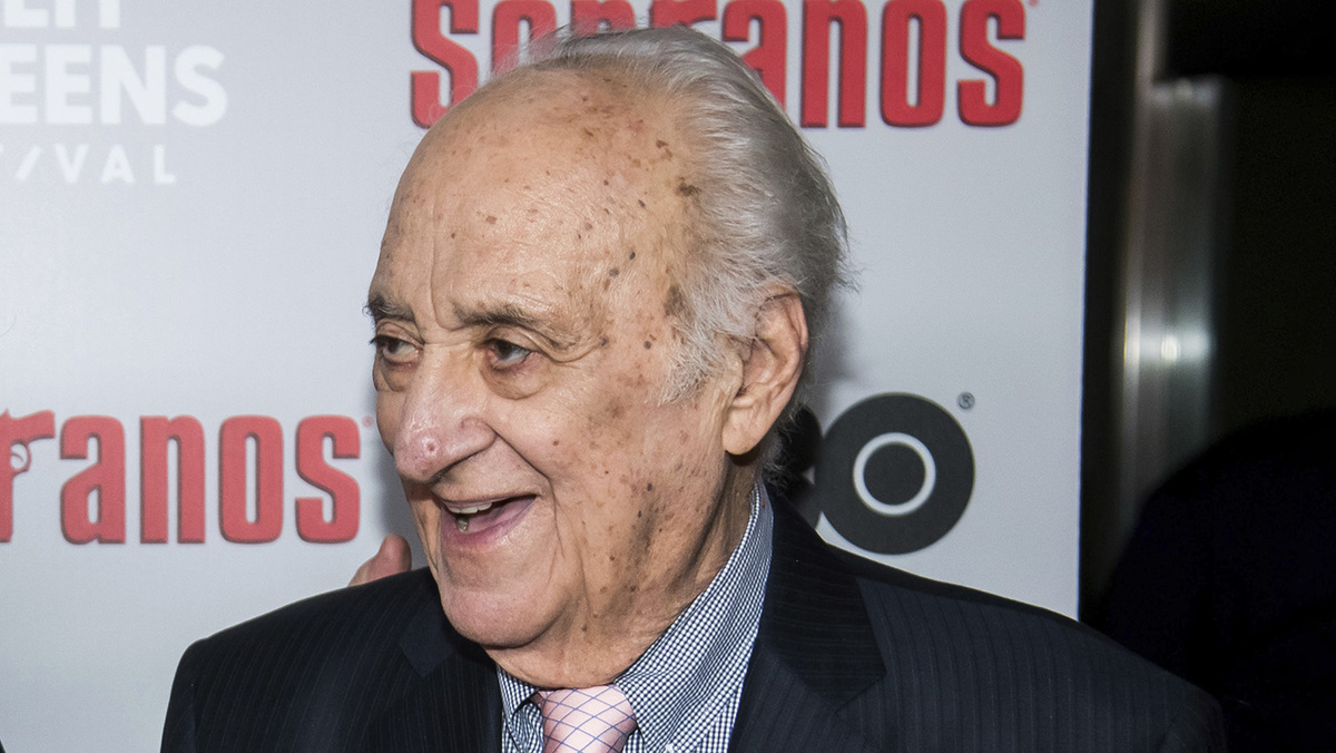   Charles Sykes / Invision / AP- Джерри Эдлер