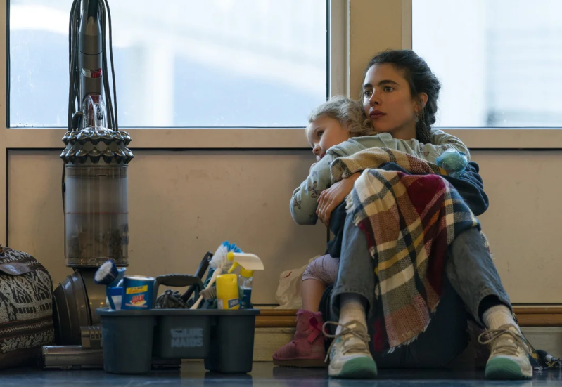 Фрагмент из сериала "Уборщица. История матери-одиночки"