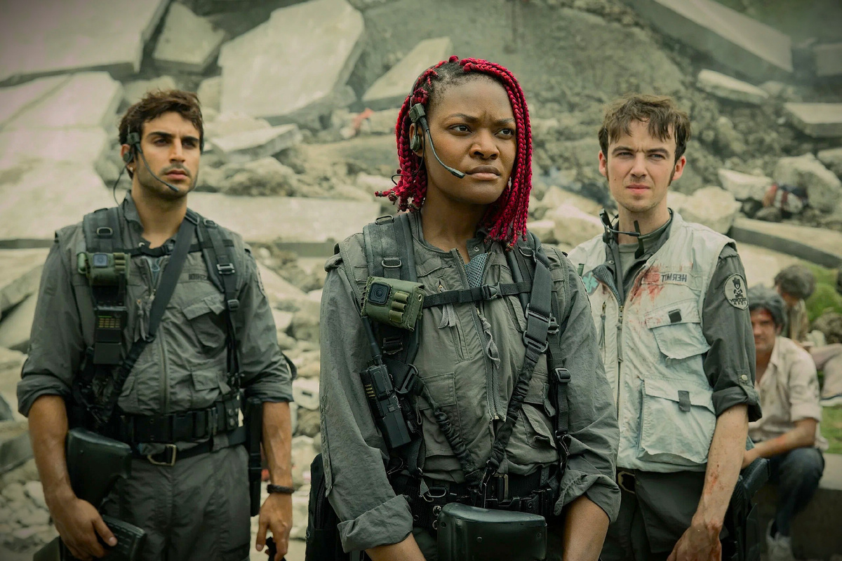 кадр из сериала "Чужой: Земля"