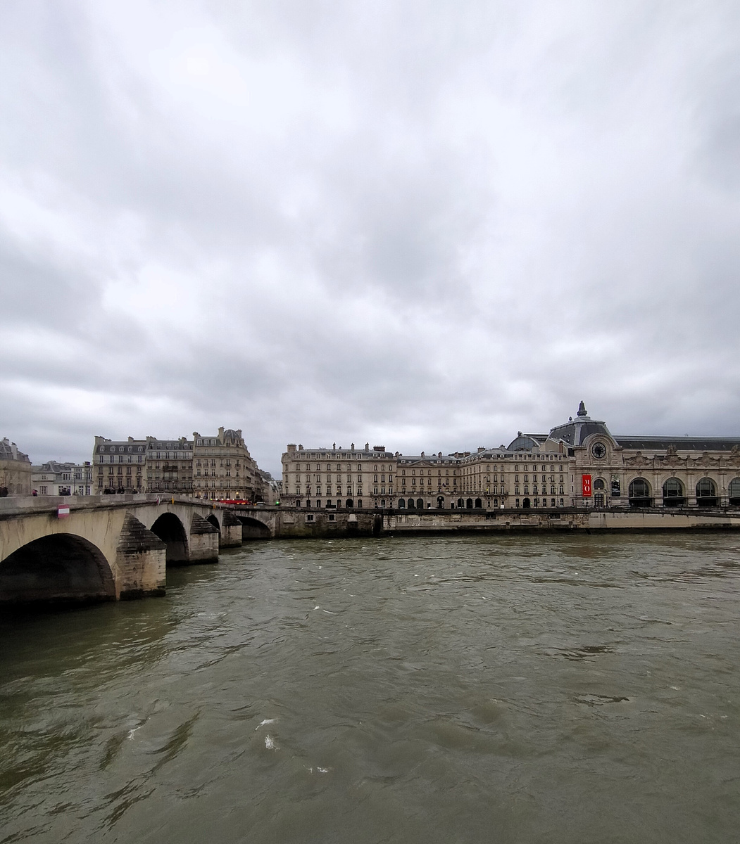 Река Сена. Туманный Париж