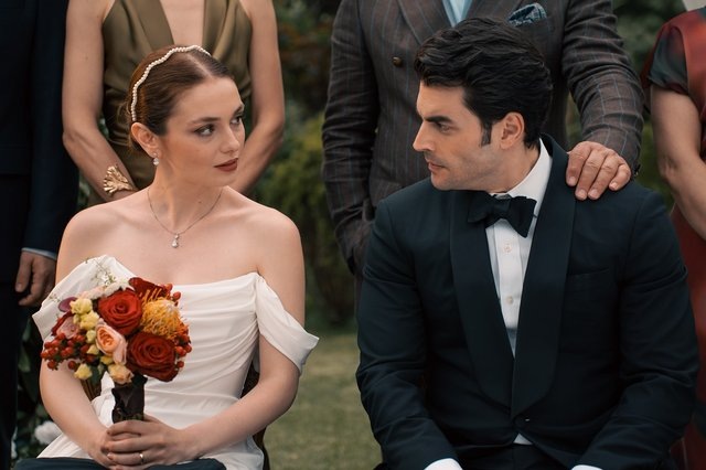 кадр из сериала "Наследный принц"