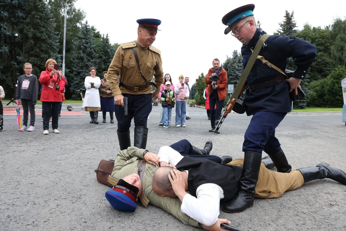    В парке у Музея Победы представили иммерсивную кинореконструкцию
