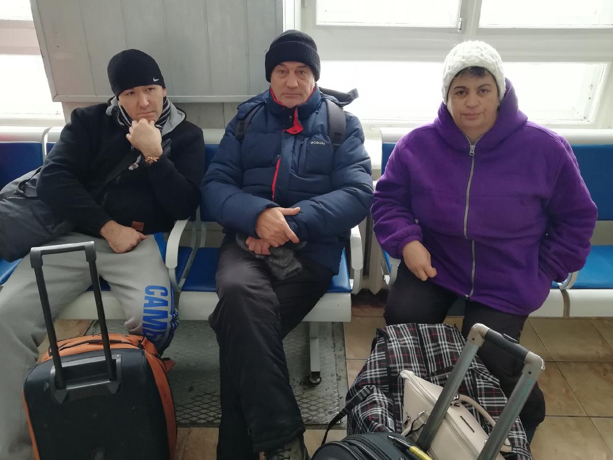 Нас проводила мама. Дорога дальняя. Карталы-Челябинск поездом. Челябинск -Москва - 1 самолет. Москва-Анталия 2 самолет. Анталия-Эрджан - 3 самолет