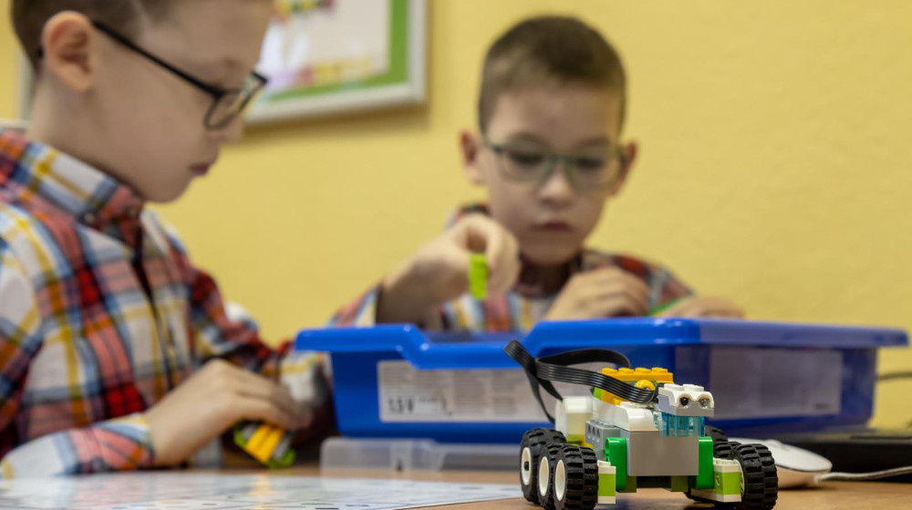    Школьные проекты по робототехнике и биометрия: соединяя технологии и творчество