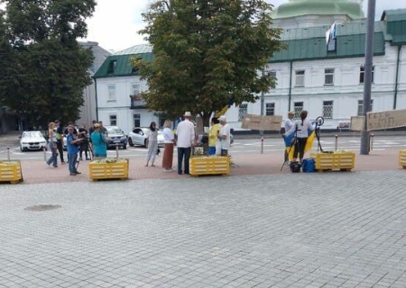    "Лавра убивает!" Возле Киево-Печерской Лавры возобновились "акции" против УПЦ